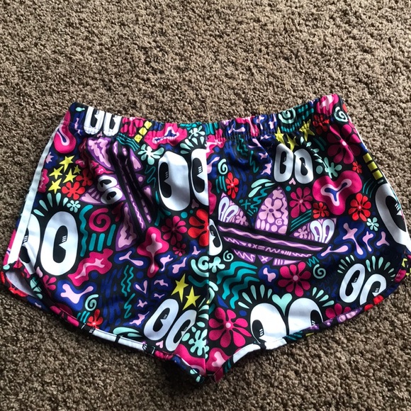90’s pattern Adidas booty shorts Sz. medium - Picture 4 of 4